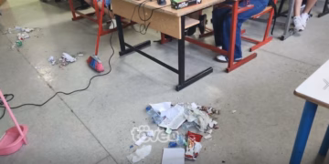 45 ditë pa paga, punëtorët në grevë – shkolla “Ismail Qemali” në Prishtinë “mbulohet” nga mbeturinat