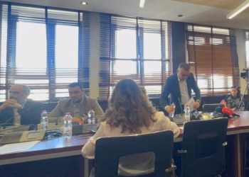 KDI: Komisioni për Legjislacion e nisi punën me shkelje të Rregullores së Kuvendit