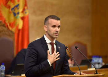 Qeveria e Malit të Zi shpall modelin e ri të pagave, nga janari 2027 rroga minimale deri në 1400 euro