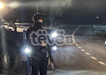 Policia e Kosovës me plan operativ në Mitrovicën Veriore, s’lejohen të kalojnë veturat me simbole kombëtare