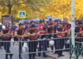Policia shton masat e sigurisë pranë Kuvendit të Shqipërisë në nisje të sesionit parlamentar