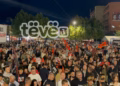 Sheshi “Skënderbeu” mbushet për të katërtën natë radhazi me protestues kundër vendimit të Hagës