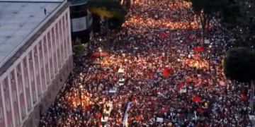 ​Vijon në ditën e 121-të protesta në Tiranë