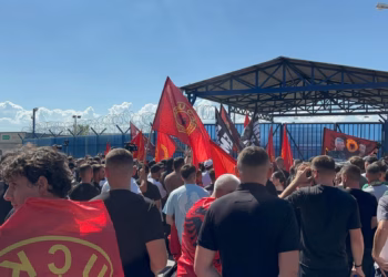 Dënimet në Hagë – Protestë para zyrave të EULEX-it në Fushë Kosovë, shtohet prania e Policisë
