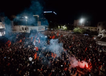 ​Violetë Kukaj i bashkohet sonte protestës “Jo në emrin tim”, në ditën e 10-të të saj