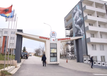 Aplikimet për konvikte -Mbi 2 mijë studentë aplikuan që në ditën e parë