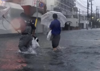 Gati dy milionë njerëz urdhërohen të evakuohen ndërsa tajfuni Dujuan godet Japoninë
