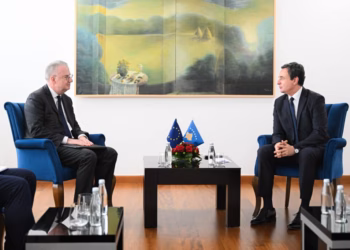 Kurti pret ambasadorin e ri të BE-së në Kosovë, diskutohet rruga drejt anëtarësimit
