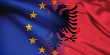 Komisioni i BE-së gati të mbështesë zyrtarisht afatin e anëtarësimit të Shqipërisë në vitin 2027