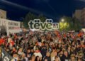 Pjesëmarrësit e thonë betimin e ushtarit të UÇK-së në protestën që po organizohet në Prishtinë