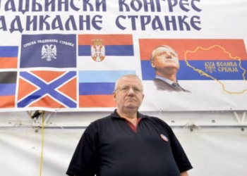 Vuçiq rikthehet te Shesheli, Stojkoviq: Serbia ende beson në mitologjinë millosheviqiane-shesheliane