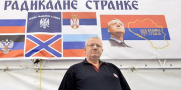 Vuçiq rikthehet te Shesheli, Stojkoviq: Serbia ende beson në mitologjinë millosheviqiane-shesheliane