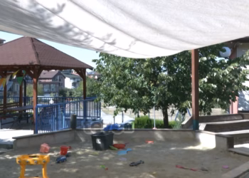 “Tete, t’i je nëna ime”, si manifestohet te fëmijët braktisja?