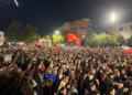 Numër i madh i qytetarëve pjesëmarrës edhe në natën e 12-të protestës në mbështetje të ish-krerëve të UÇK-së