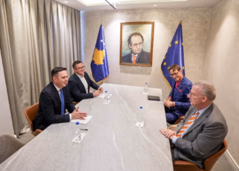 Funksionalizimi i institucioneve në fokus të takimit të Abdixhikut me ambasadorin e BE-së
