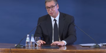 Vuçiqi jep dorëheqje nga posti i presidentit të Serbisë