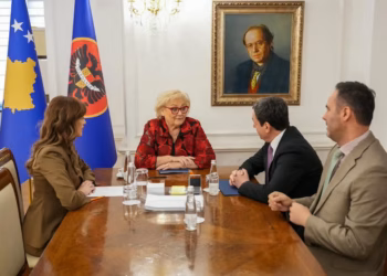 Presidentja Shiroka Pula takohet me Kurtin, Haxhiun e Konjufcën, diskutohet edhe strategjia për ish-krerët e UÇK-së