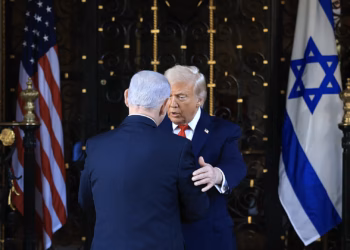 Trump dhe Netanyahu diskutojnë mundësinë e sulmeve të reja ndaj Iranit para zgjedhjeve