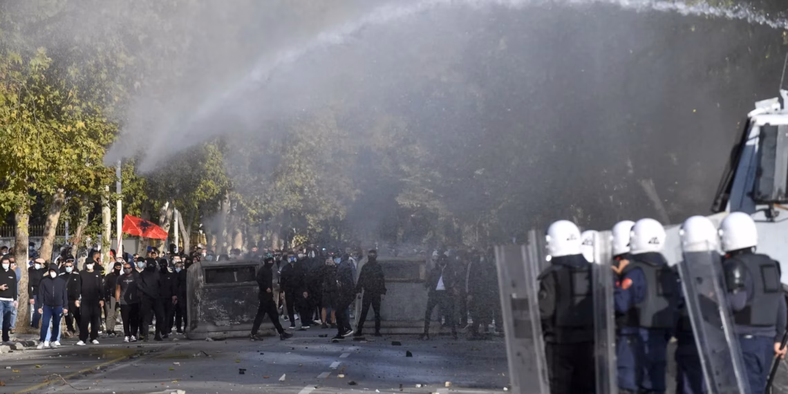 13 ditë protesta në Shqipëri: Mbi 270 të arrestuar, 344 të proceduar penalisht dhe 9 policë të pezulluar
