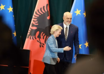 Rama ndan momente nga pritja e Ursula von der Leyen në Kryeministri