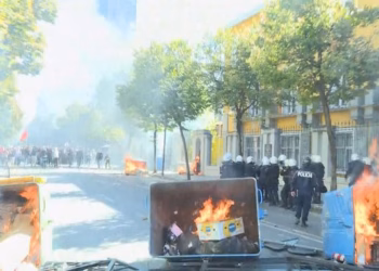Protesta e studentëve në Tiranë, policia përdor gaz lotsjellës dhe nis arrestimet