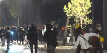 Nisin sulmet me gurë dhe molotovë te Kryeministria