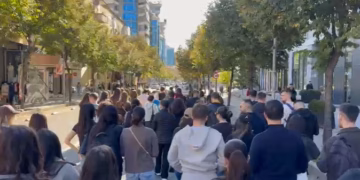 Në ditën e 15-të të protestës në Tiranë, studentët vijojnë të kërkojnë dorëheqjen e Ramës