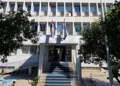 Policia parandalon një 17-vjeçare të hidhet nga nënkalimi në Ferizaj
