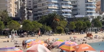 Turizmi në bregdetin shqiptar vazhdon edhe në tetor