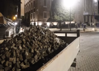Përfundon protesta në Tiranë, pastrohet bulevardi