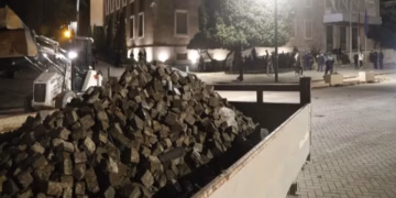 Përfundon protesta në Tiranë, pastrohet bulevardi