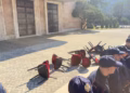 Protesta e studentëve në Tiranë, tensione para Kryeministrisë: U vihet flaka karrigeve të Ramës