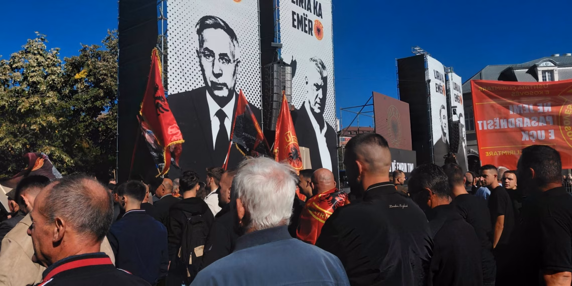 Nis grumbullimi i protestuesve në Prishtinë, marshojnë drejt sheshit “Skënderbeu”