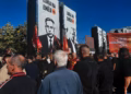 Nis grumbullimi i protestuesve në Prishtinë, marshojnë drejt sheshit “Skënderbeu”