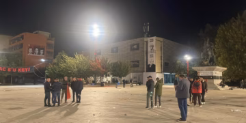 Përfundon protesta e sotme në Prishtinë, protestuesit largohen nga sheshi
