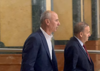 Deputetët e PDK-së lëshojnë seancën plenare