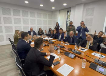 Komisioni për Legjislacion voton në parim ligjin për ndryshimin e Dhomave të Specializuara