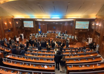 Deputetët e Aleancës largohen nga salla, morën pjesë vetëm në votimin për Ligjin për Specialen
