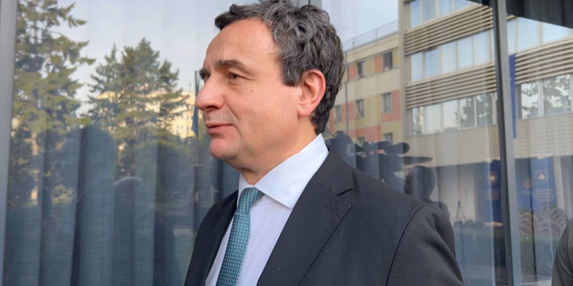 Kurti “injoron” pyetjen e gazetarëve nëse e thirri për ta bindur presidenten: Lajmi më i gëzueshëm është se kemi presidente të re