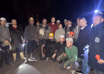 Rizvanolli publikon foto të minatorëve që u bllokuan në Stan Tërg