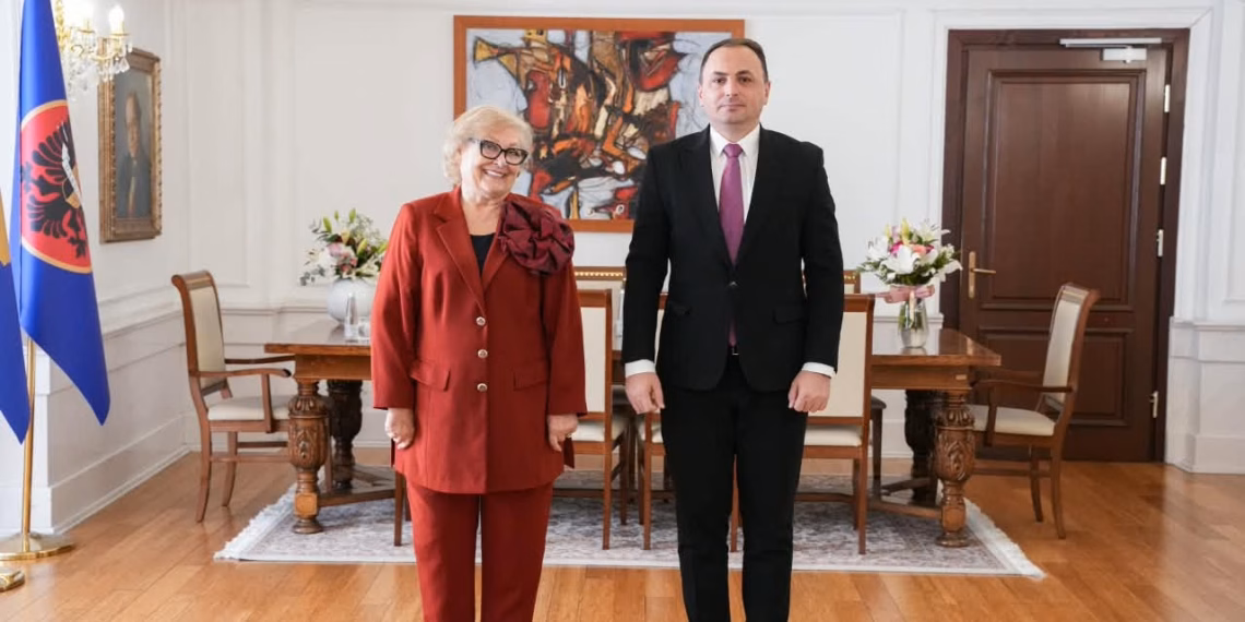 Presidentja Shiroka-Pula pret në takim drejtorin e AKI-së, flasin për situatën aktuale të sigurisë kombëtare
