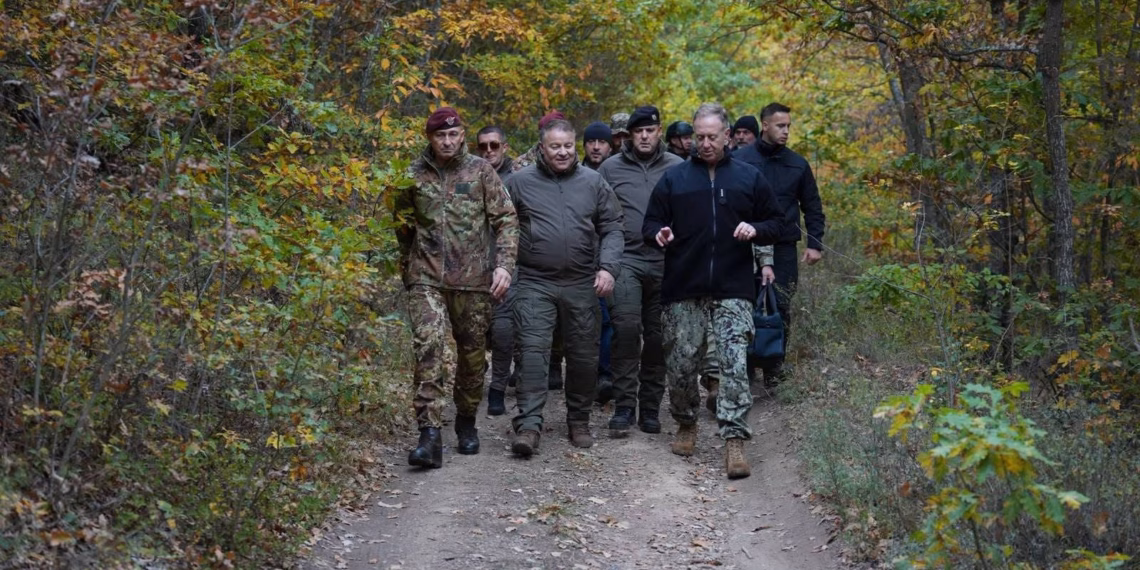 Admirali NATO-s, komandanti i KFOR-it dhe drejtori i PK-së vëzhguan një patrullim të përbashkët në veri