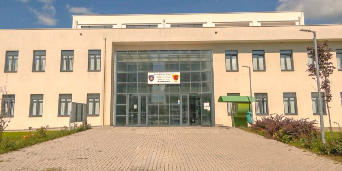 Shtyhet ekskursioni i maturantëve të Drenasit në Shqipëri, shkak protestat dhe situata e tensionuar