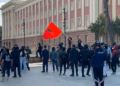 Protesta në Tiranë hyn në ditën e nëntë, qytetarët mblidhen para Ministrisë së Arsimit