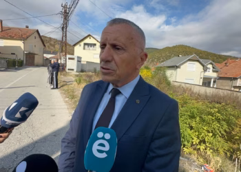 Shaip Kamberi voton në Tërnoc: Shqiptarët e kanë obligim moral, kombëtar e politik që të votojnë