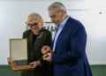 Presidentja Shiroka Pula nderohet me çmimin “Unaza e Katit” në 55-vjetorin e “Takimeve të Gjeçovit”