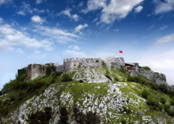 Kalaja e Rozafës tërhoqi mbi 28 mijë turistë gjatë shtatorit