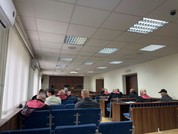 Dy mjekët e dyshuar për marrje ryshfeti dalin para gjyqit