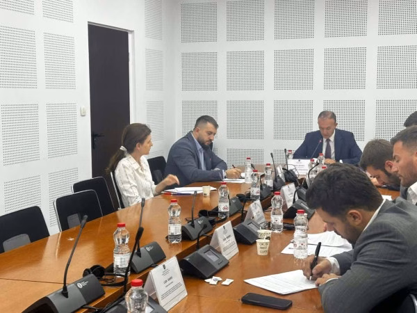 Dështon mbledhja e Komisionit për Ekonomi, vetëm 6 deputetë morën pjesë