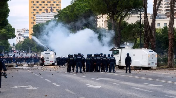 Protestat në Shqipëri, përfaqësuesi i OSBE-së: Dhuna nuk ka vend në demokraci